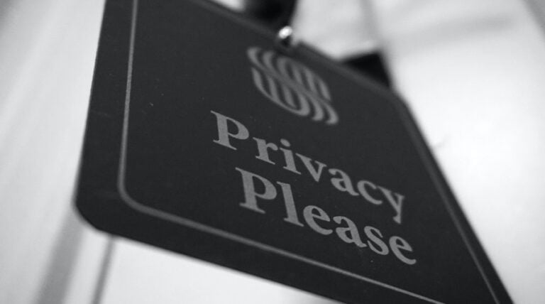 Banking Insider, &Quot;Privacy Please&Quot; Sign