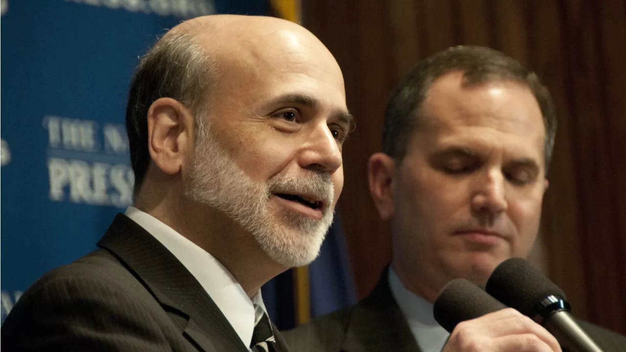 Nobel Laureate Ben Bernanke Blasts Cryptocurrencies, Says Tokens 'Have Not Been Shown To Have Any Economic Value At All'