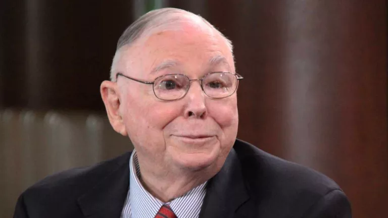 Berkshire'S Charlie Munger Says 'Ridiculous' Anybody Would Buy Crypto — Likens Replacing National Currencies To Replacing Air