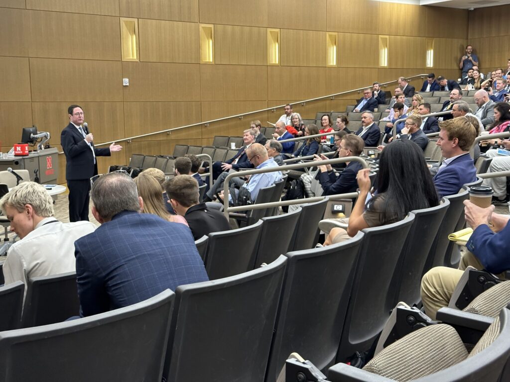 Flood'S Fintech Gathering Discusses Need For Crypto Regulation | Nebraska Examiner