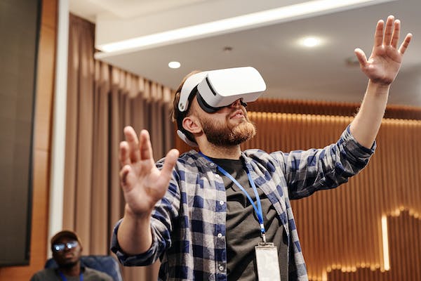 How Startups Can Ride The Metaverse Wave To Success