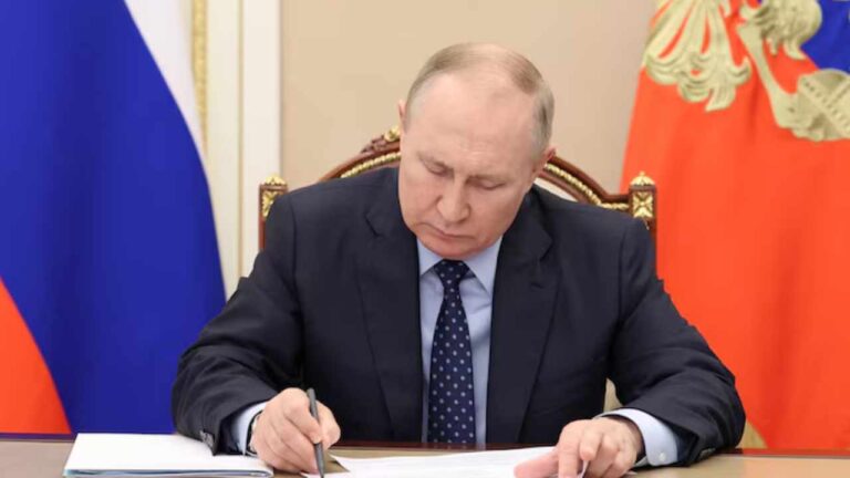 Putin Signs Law To Advance Cryptocurrency Use In Russia'S International Trade - Bitcoin.com News